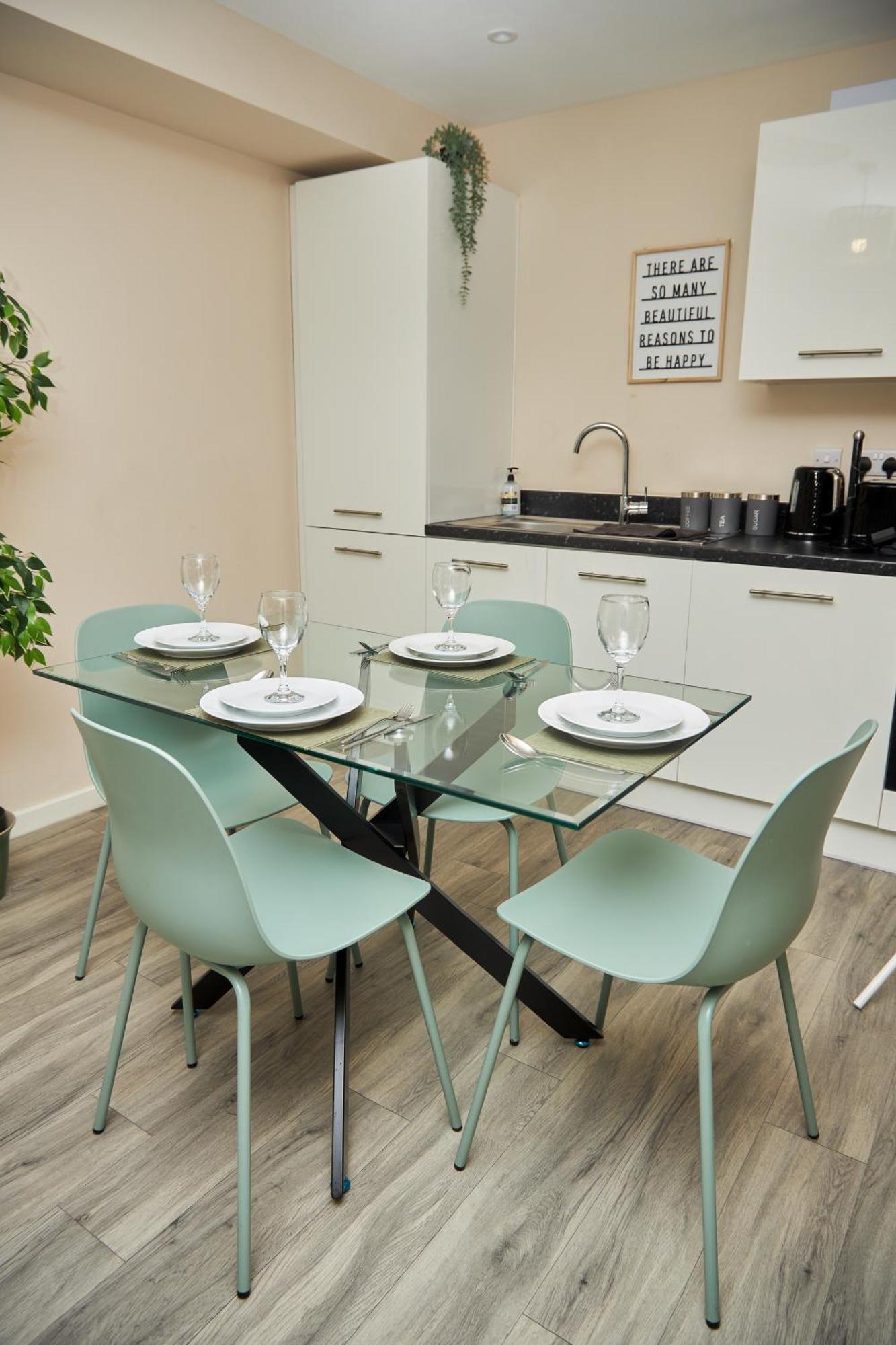 Deluxe And Cozy Two Bedroom With 1 Bathroom And Open Balcony Manchester Exteriér fotografie
