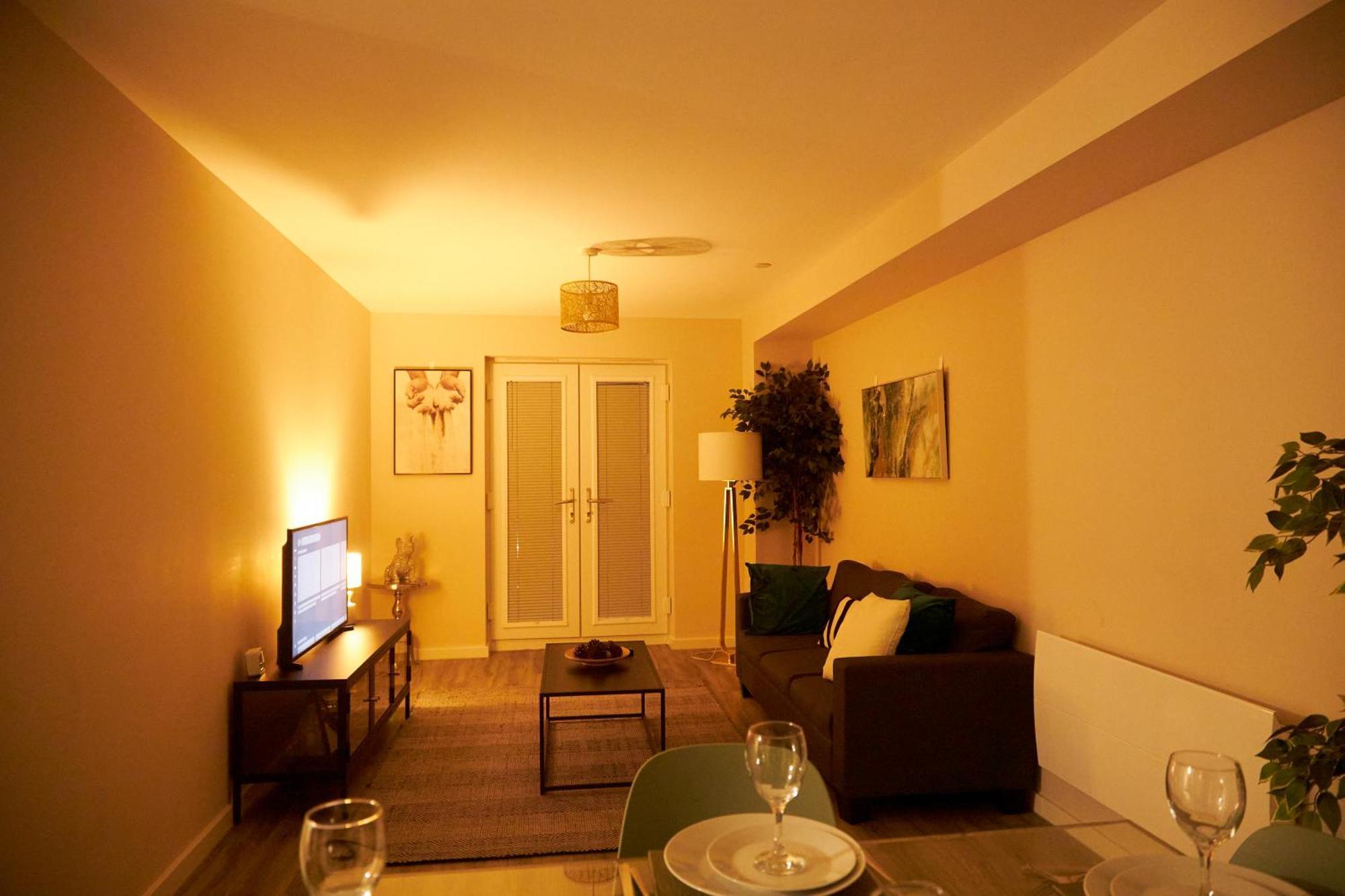 Deluxe And Cozy Two Bedroom With 1 Bathroom And Open Balcony Manchester Exteriér fotografie