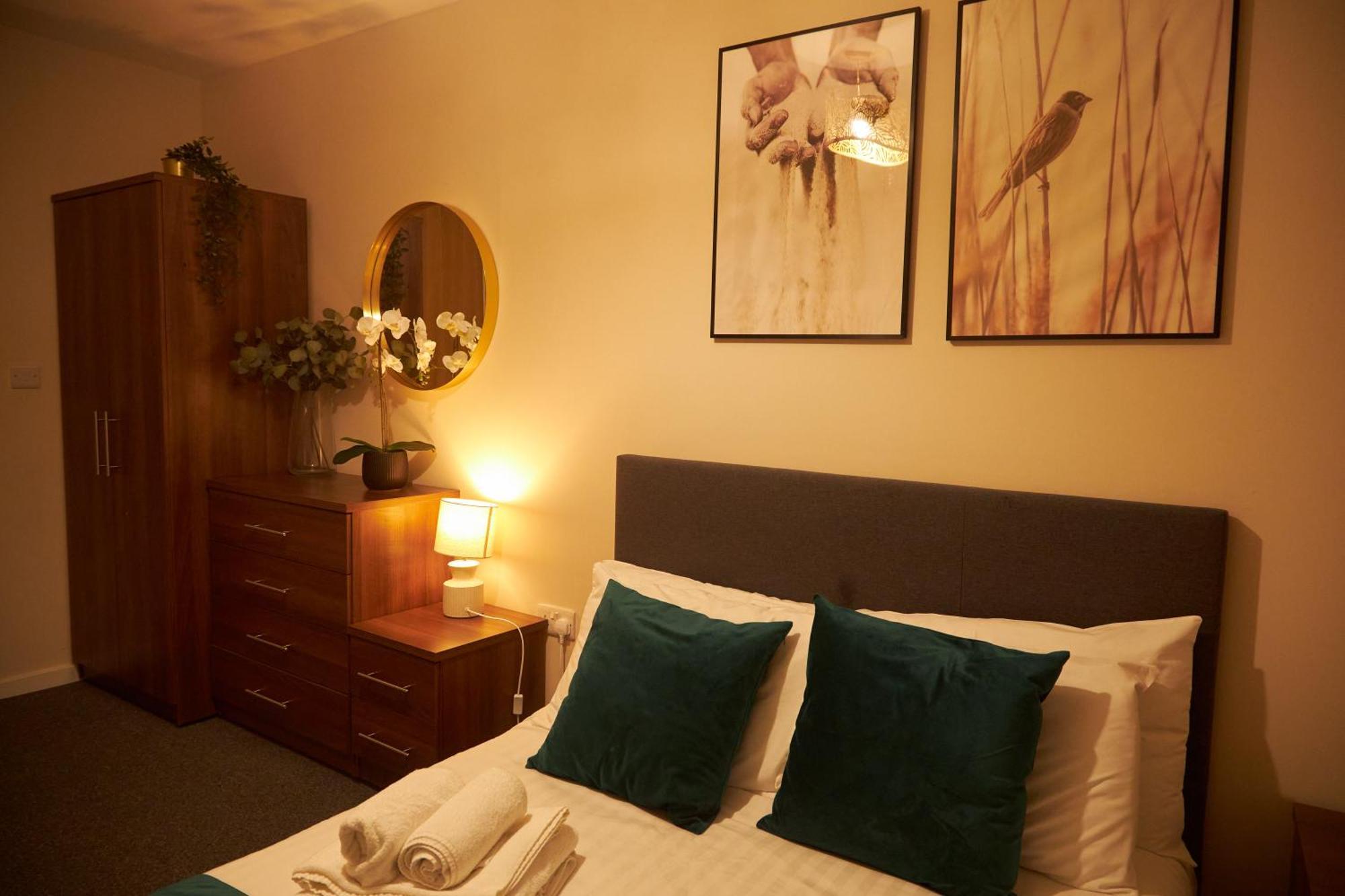 Deluxe And Cozy Two Bedroom With 1 Bathroom And Open Balcony Manchester Exteriér fotografie