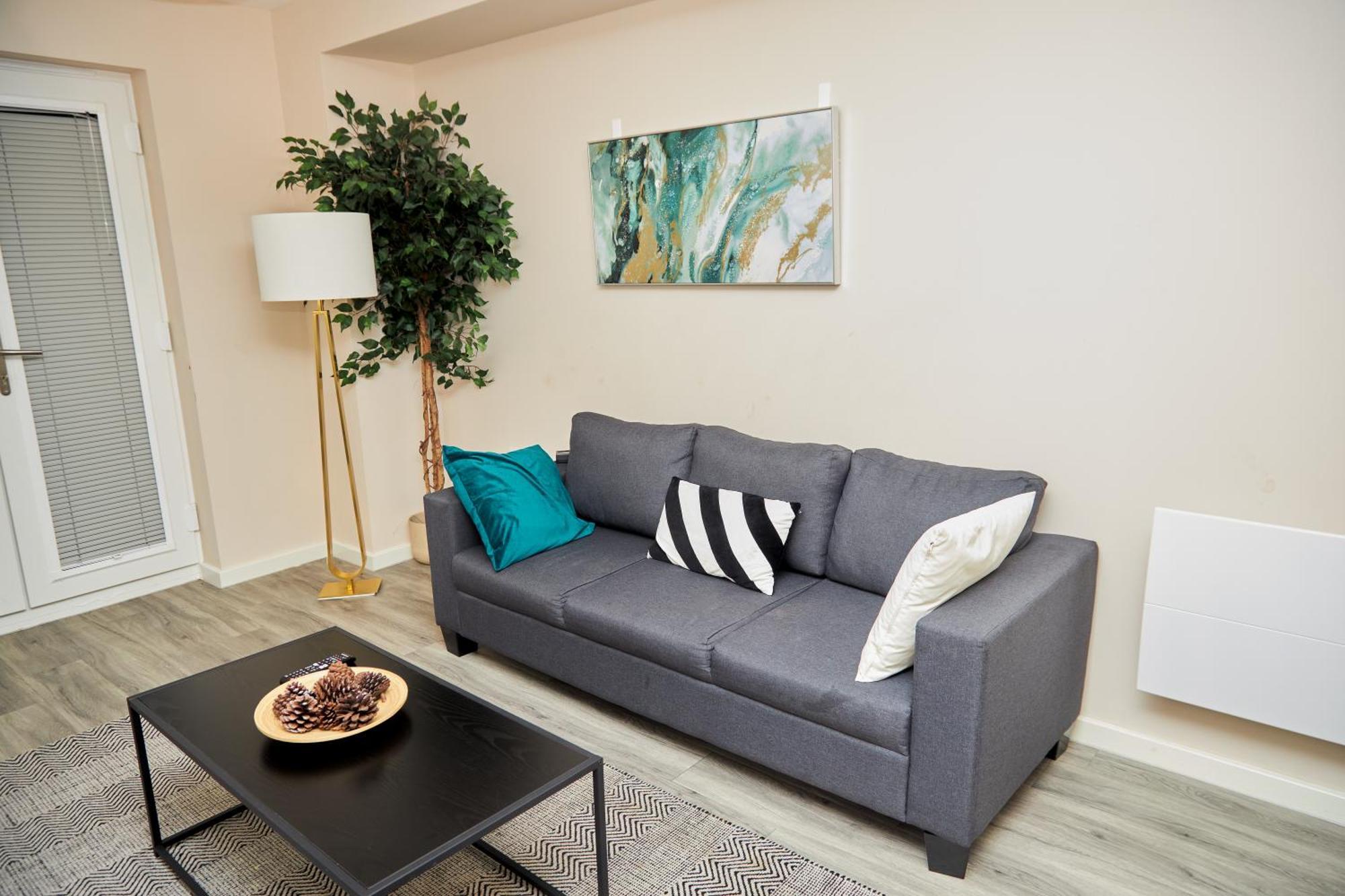 Deluxe And Cozy Two Bedroom With 1 Bathroom And Open Balcony Manchester Exteriér fotografie