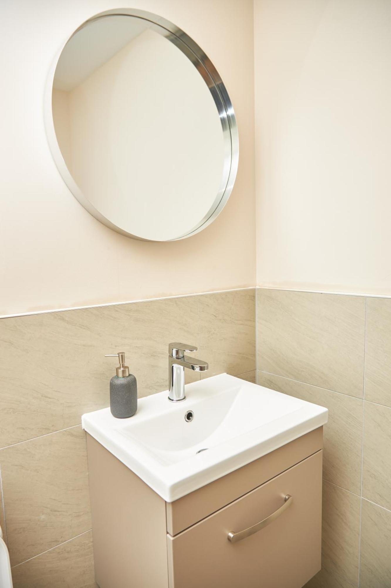 Deluxe And Cozy Two Bedroom With 1 Bathroom And Open Balcony Manchester Exteriér fotografie