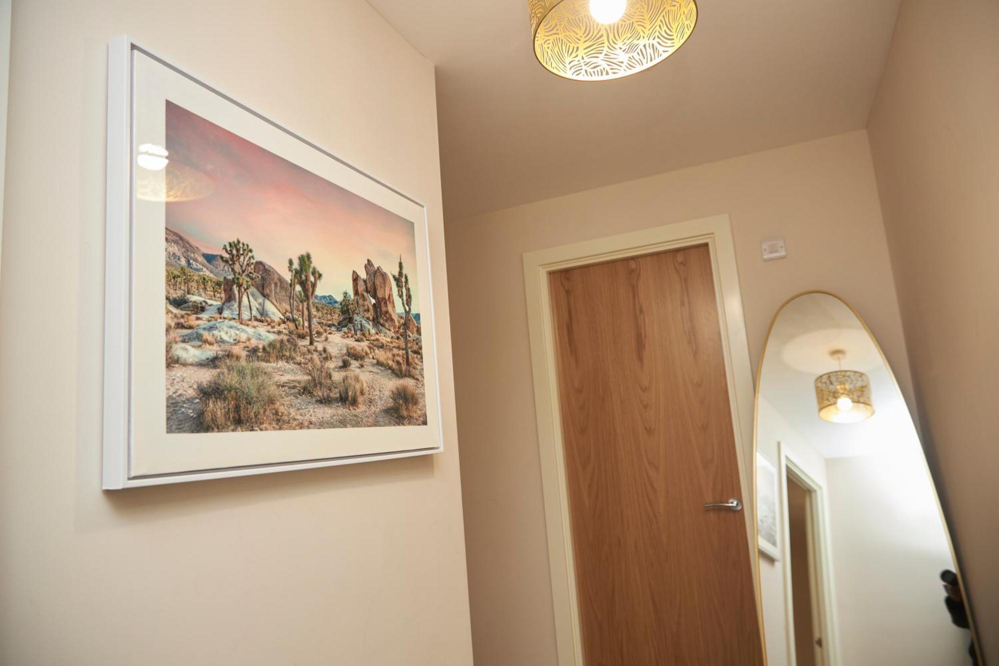 Deluxe And Cozy Two Bedroom With 1 Bathroom And Open Balcony Manchester Exteriér fotografie